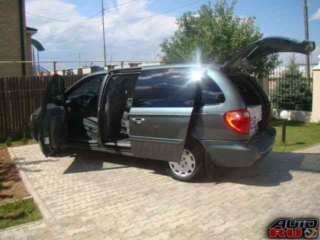 Chrysler Town & Country, 2004 