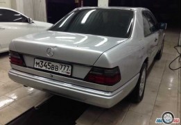 Мерседес-Бенс W124, 1990 года